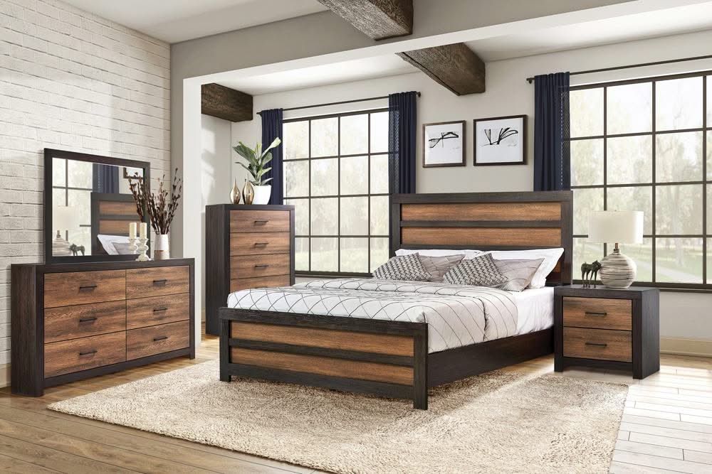 Cama Queen Dewcrest con paneles en tonos caramelo y regaliz