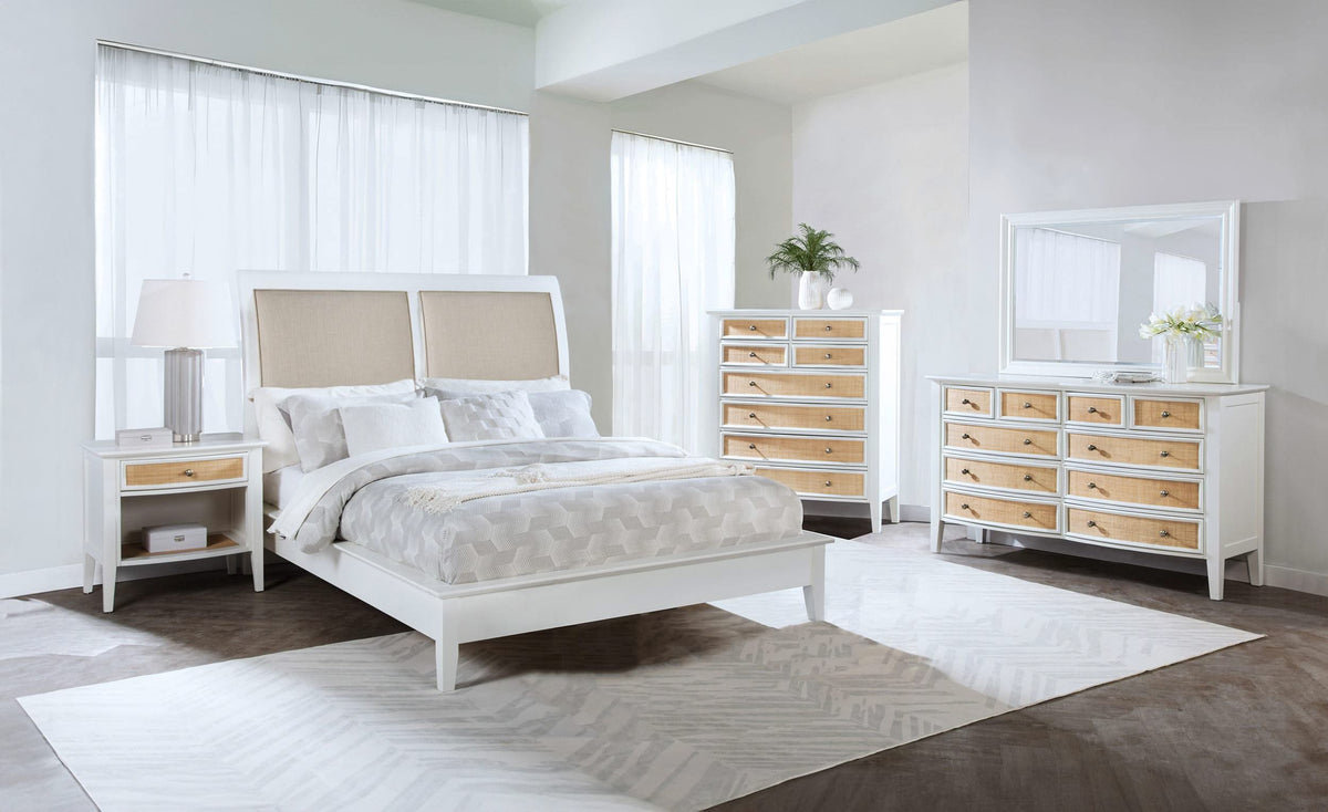 Cama California King tapizada Bexhill de 56 pulgadas, color blanco