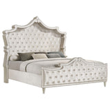 Cama tapizada Antonella con paneles estilo oriental King en color marfil y camello