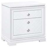 Juego de dormitorio Eleanor de 5 piezas Eastern King en blanco