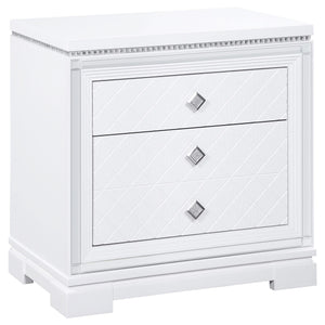 Juego de dormitorio Eleanor de 5 piezas Eastern King en blanco