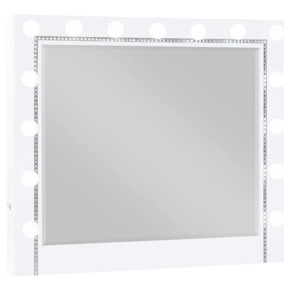 Juego de dormitorio Eleanor de 5 piezas Eastern King en blanco