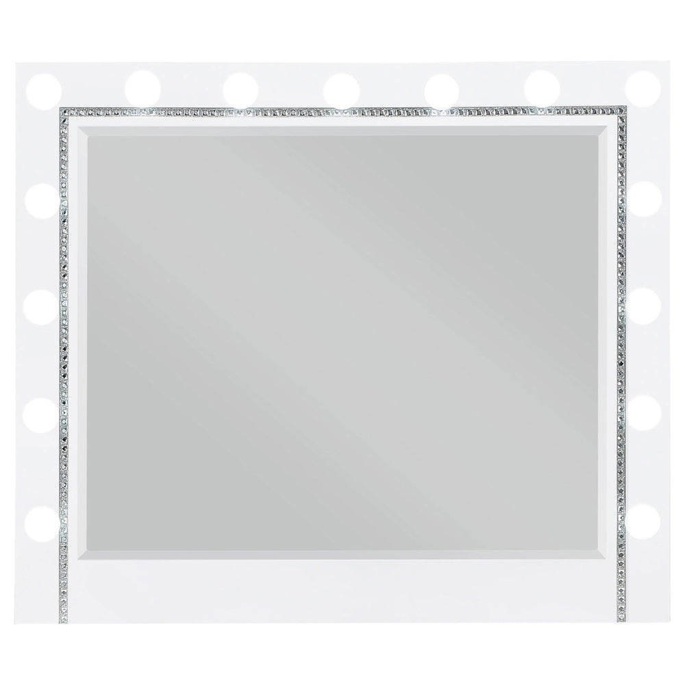 Juego de dormitorio Eleanor de 5 piezas Eastern King en blanco