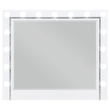 Juego de dormitorio Eleanor de 5 piezas Eastern King en blanco