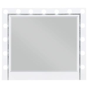 Juego de dormitorio Eleanor de 5 piezas Eastern King en blanco