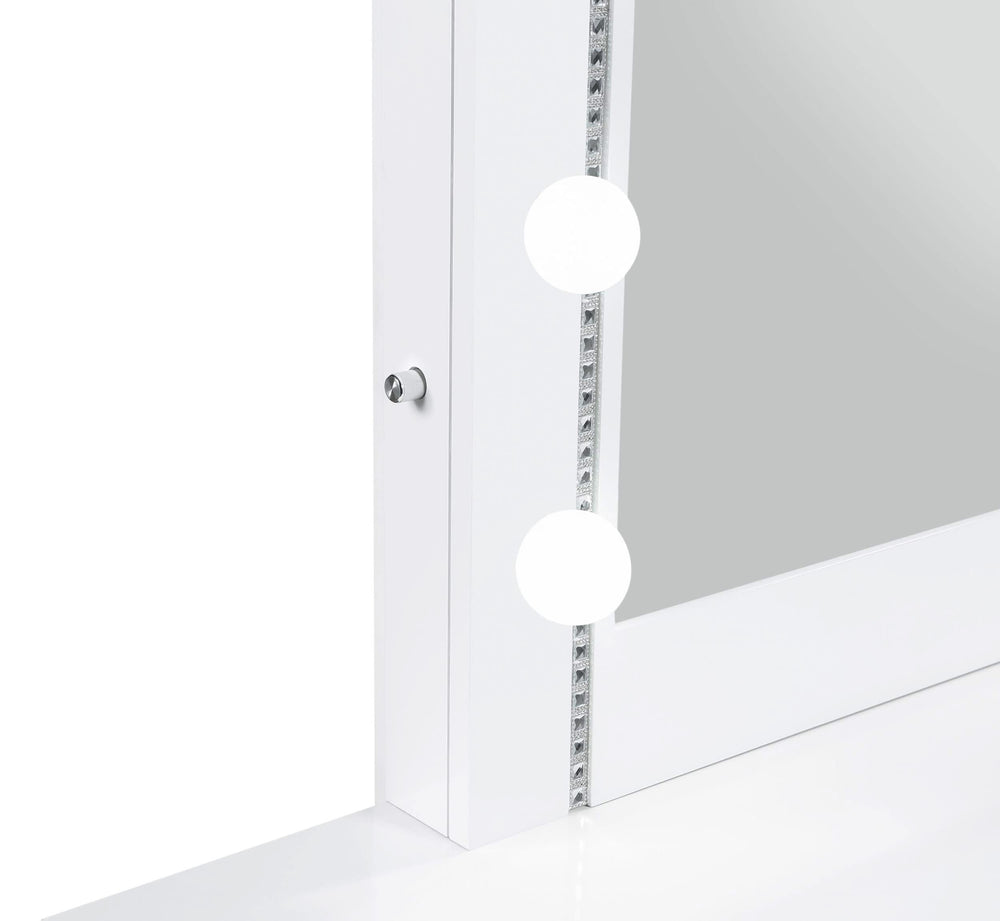 Juego de dormitorio Eleanor de 5 piezas Eastern King en blanco