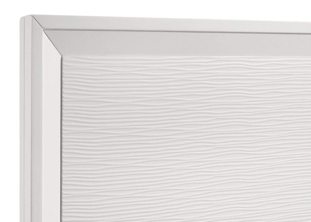 Cama California King con paneles Janelle Wood, color blanco