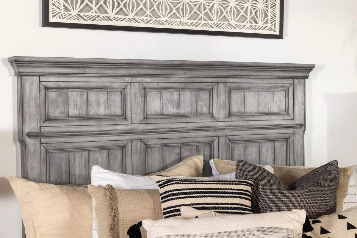 Cama con paneles California King de Avenue Wood, color gris desgastado