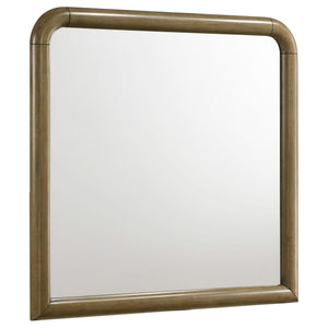 Juego de dormitorio Queen Amsbury de 5 piezas en color nuez moscada