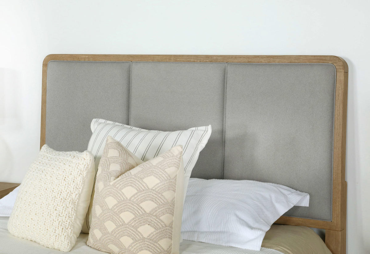 Cama Arini tapizada con paneles estilo oriental, tamaño king, en tonos arena y gris
