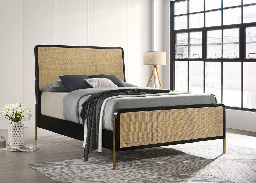 Cama Queen con paneles de ratán Arini en negro y natural
