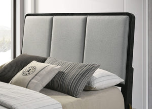 Cama Queen tapizada Arini con paneles en negro y gris