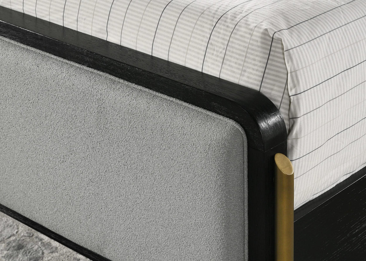 Cama Queen tapizada Arini con paneles en negro y gris