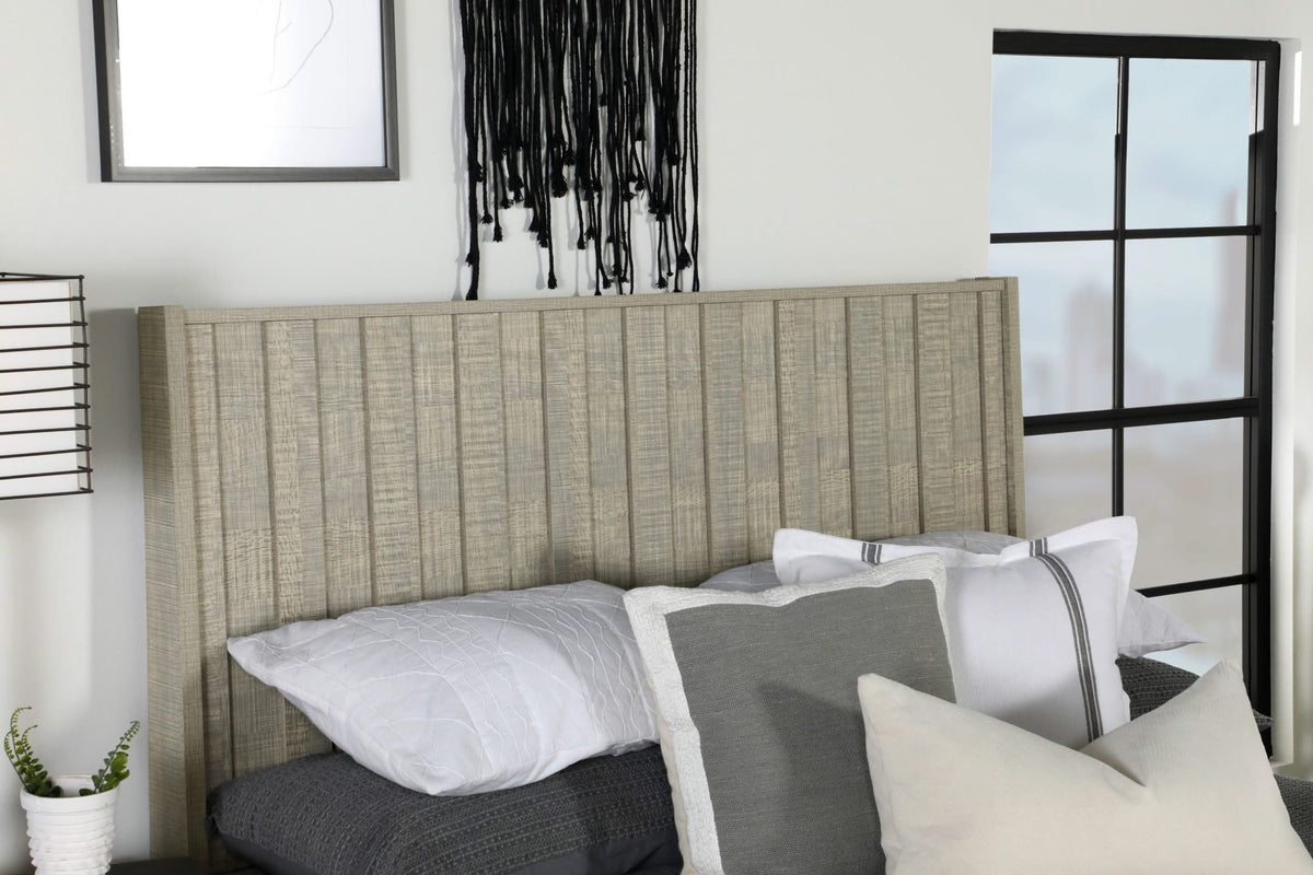 Cama de paneles rectangulares Channing de roble gris aserrado en bruto