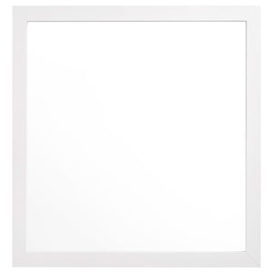 Juego de dormitorio Kendall Eastern King de 4 piezas en blanco