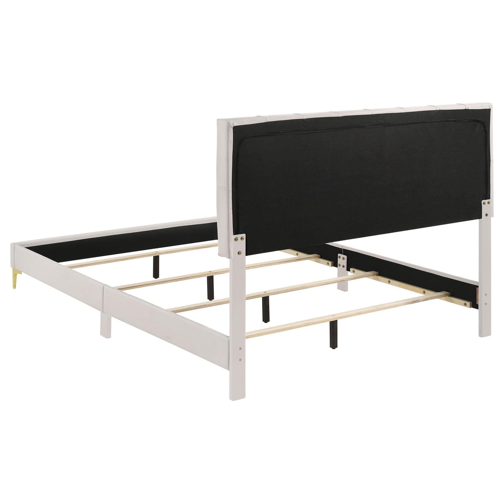 Cama King tapizada Kendall Eastern con paneles en blanco