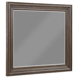 Juego de dormitorio Emmett de 5 piezas Eastern King en nogal