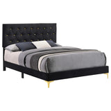 Cama tapizada Kendall Eastern King con paneles en color negro