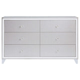 Juego de dormitorio Larue California King de 4 piezas, color plateado