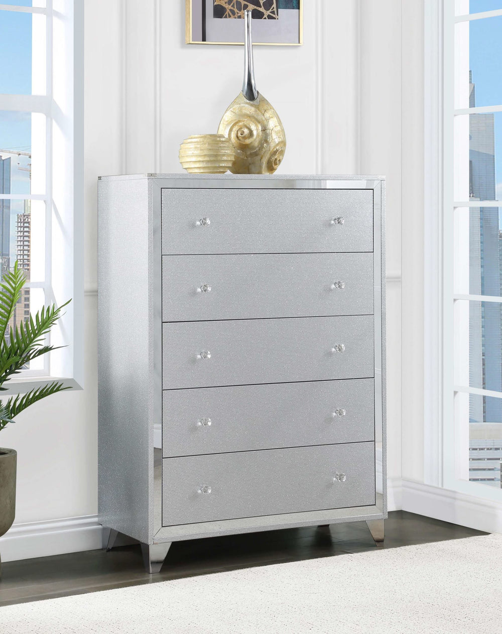 Cómoda de dormitorio Larue de 5 cajones plateada