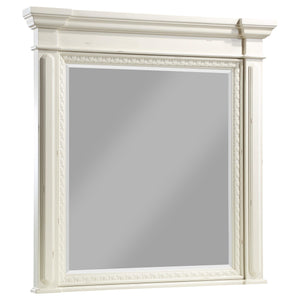 Juego de dormitorio Evelyn de 5 piezas Eastern King con iluminación en la cabecera, blanco antiguo