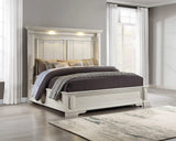 Cama Evelyn Eastern King con panel y cabecera iluminada en blanco antiguo