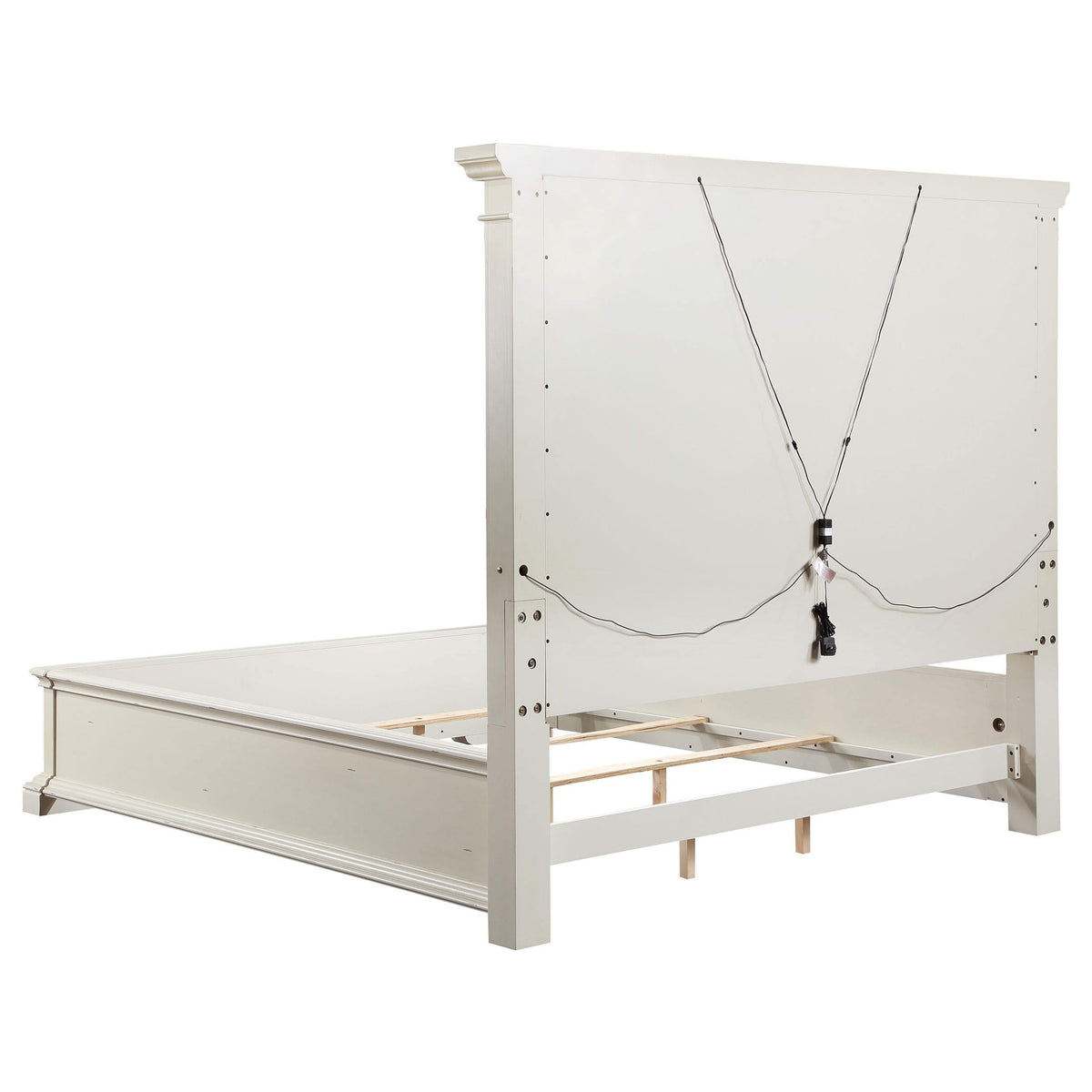 Cama Evelyn Eastern King con panel y cabecera iluminada en blanco antiguo