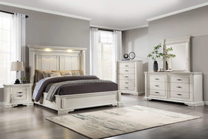 Cama Evelyn Eastern King con panel y cabecera iluminada en blanco antiguo
