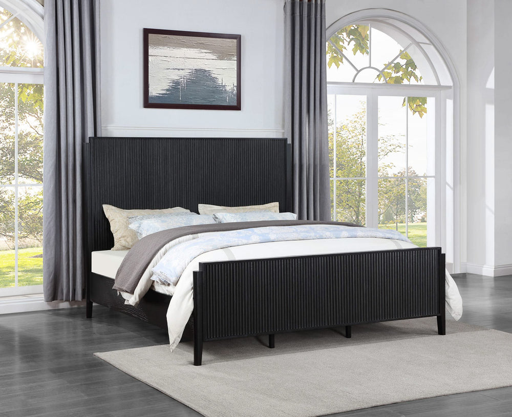 Cama con paneles Brookmead Wood Eastern King, color negro