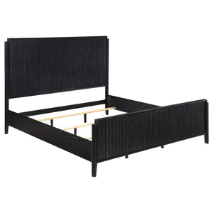 Cama con paneles Brookmead Wood Eastern King, color negro