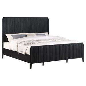 Cama con paneles Brookmead Wood Eastern King, color negro