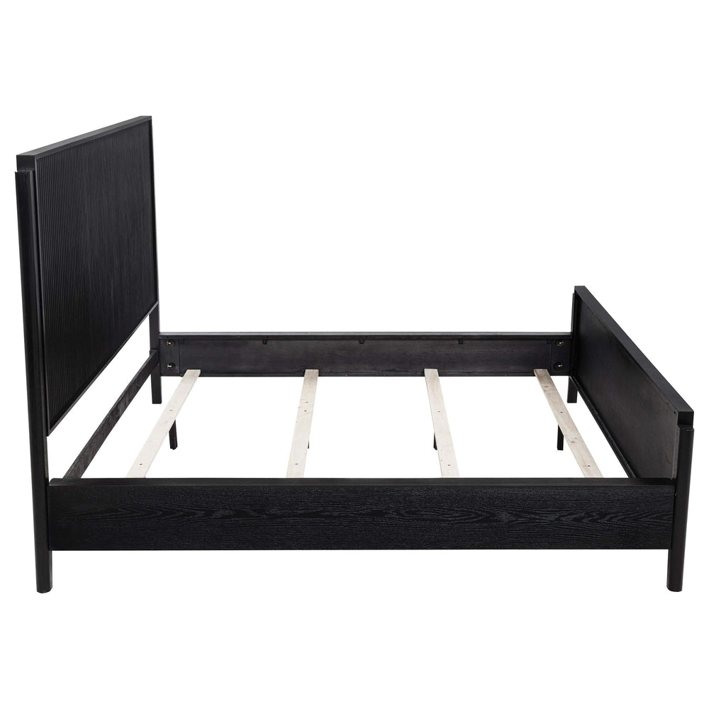 Cama California King con paneles Brookmead Wood, color negro