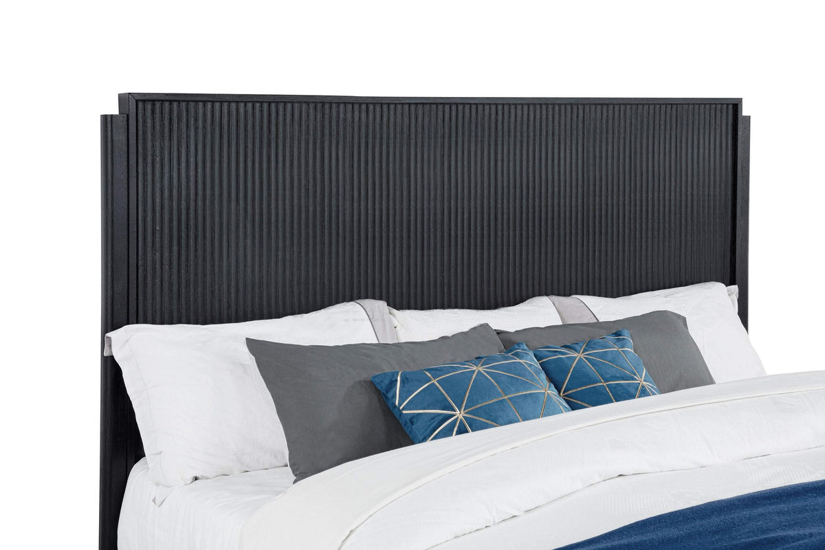 Cama California King con paneles Brookmead Wood, color negro