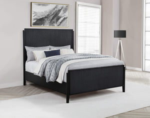 Cama Queen con paneles de madera Brookmead, color negro