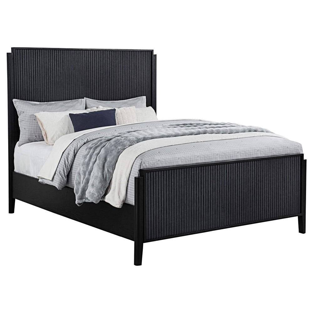 Cama Queen con paneles de madera Brookmead, color negro