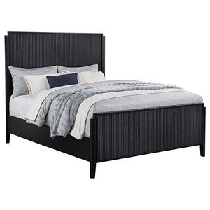 Cama Queen con paneles de madera Brookmead, color negro