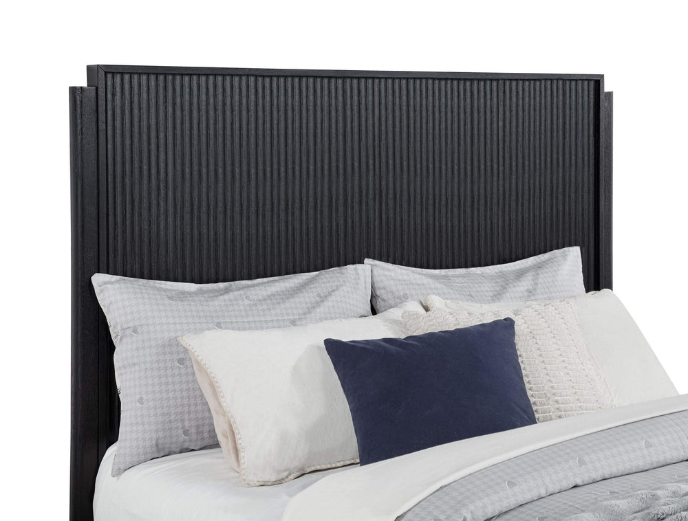 Cama Queen con paneles de madera Brookmead, color negro