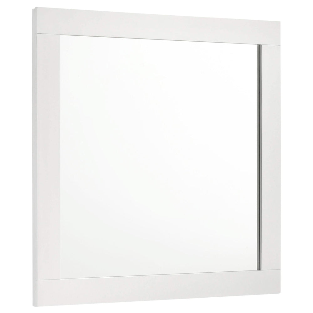 Juego de dormitorio Caraway de 5 piezas Queen en blanco