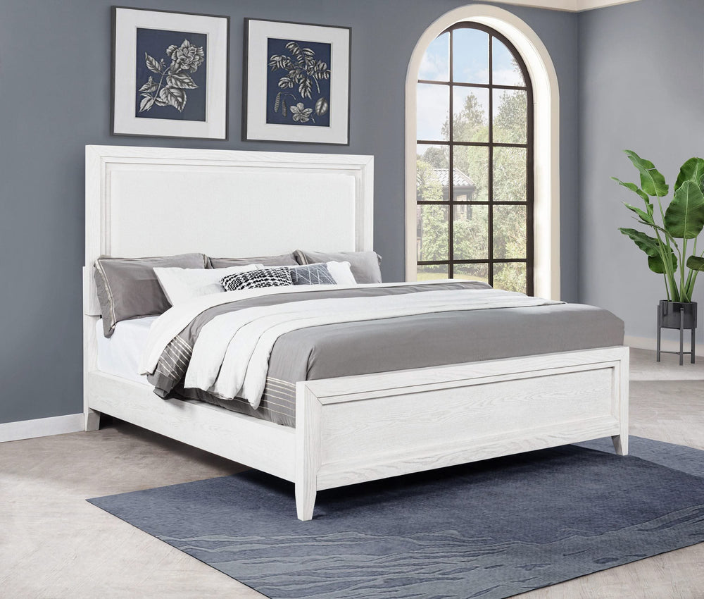 Cama Marielle Eastern King con paneles tapizados en blanco desgastado
