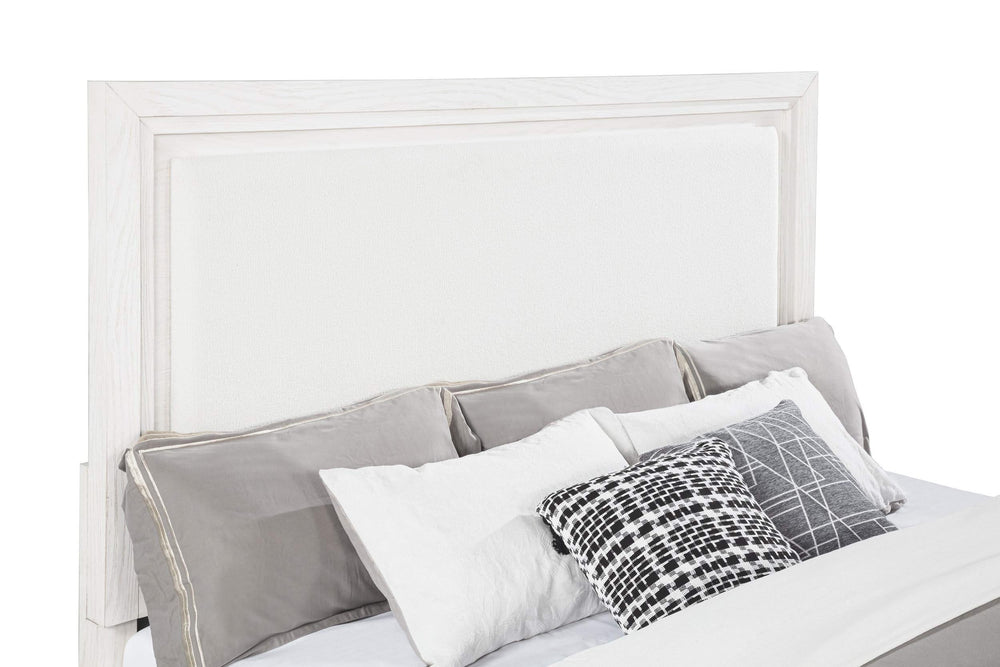Cama Marielle Eastern King con paneles tapizados en blanco desgastado