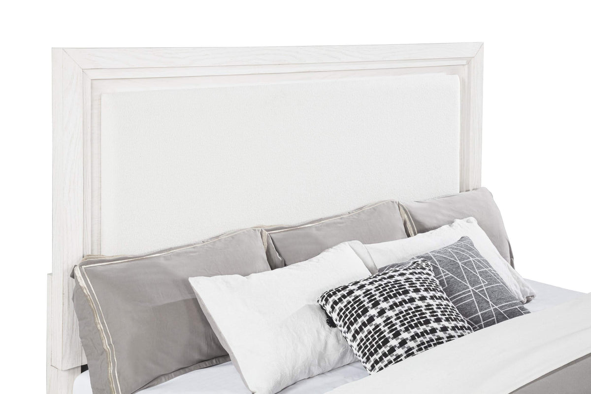 Cama Marielle Eastern King con paneles tapizados en blanco desgastado