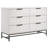 Juego de dormitorio Sonora de 4 piezas Eastern King en blanco