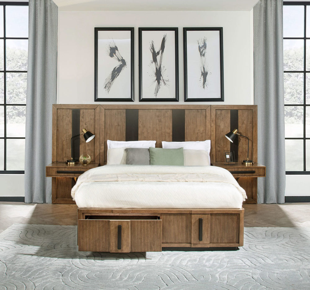 Cama con almacenamiento Terrace Eastern King con panel de pared, color marrón ceniza