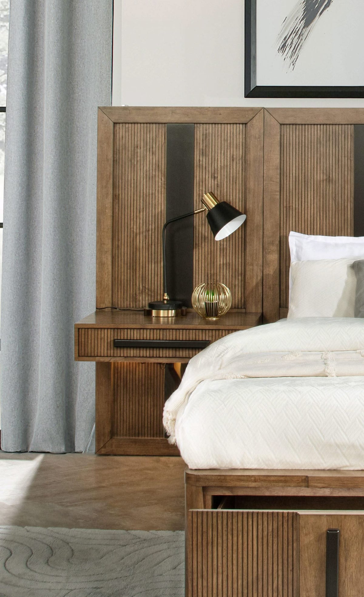 Cama con almacenamiento Terrace Eastern King con panel de pared, color marrón ceniza