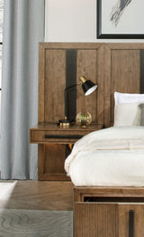 Cama con almacenamiento Terrace Eastern King con panel de pared, color marrón ceniza