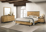 Juego de dormitorio Kaywood de 4 piezas tamaño Queen en pino natural