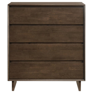 Cómoda Glenwood de 4 cajones en marrón cálido