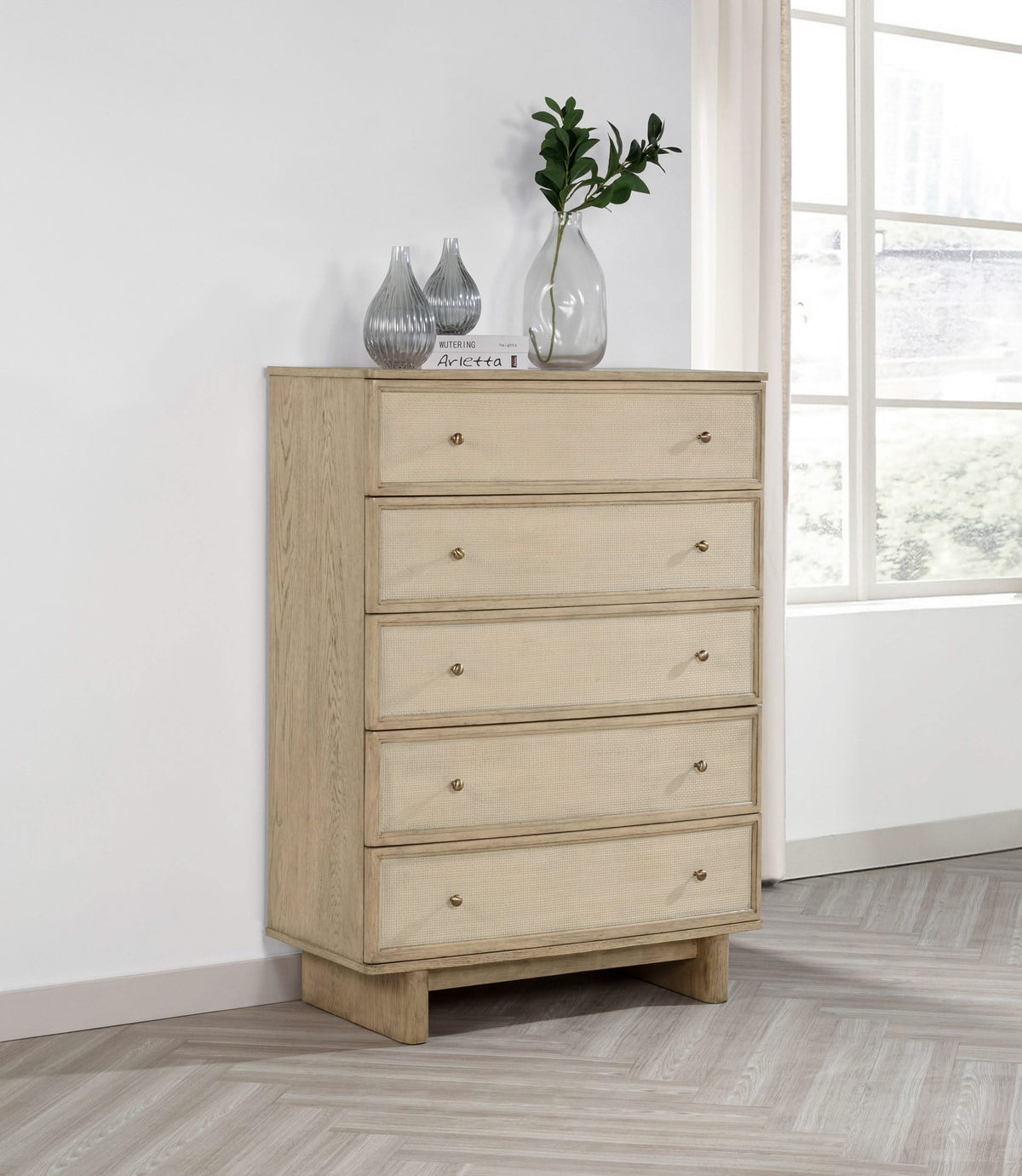 Cómoda de dormitorio Kailani de 5 cajones en roble beige