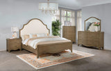 Juego de dormitorio Revello Eastern King de 5 piezas en color mango lavado