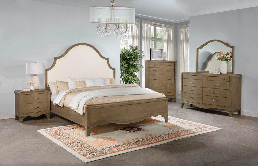 Juego de dormitorio Revello California King de 5 piezas en color mango lavado
